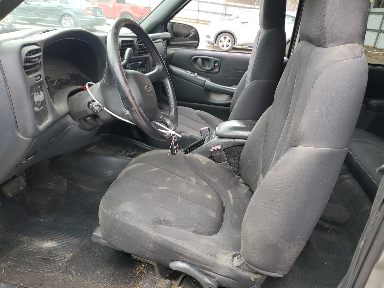2004 Chevrolet S-10 Pickup - Image 7