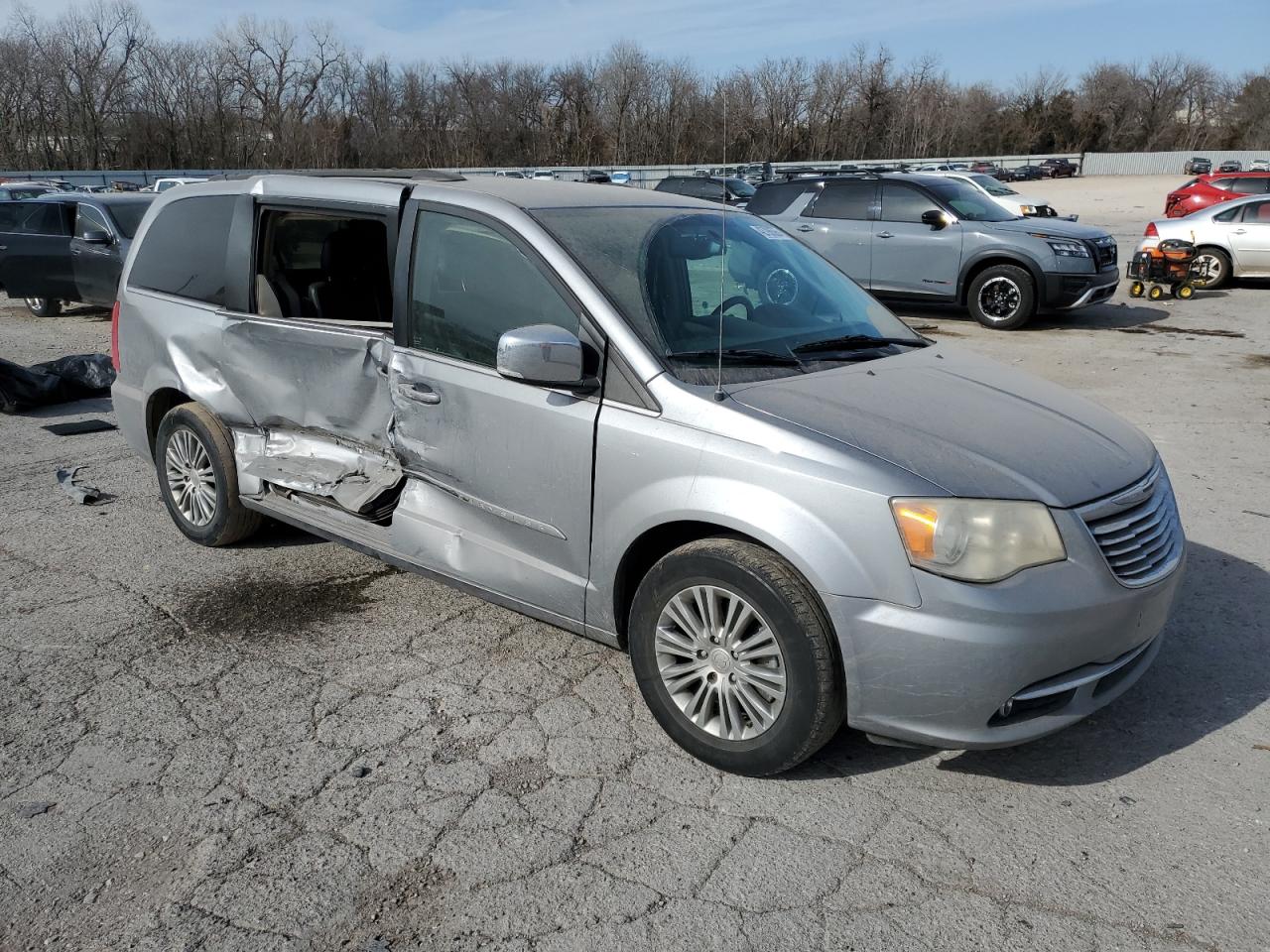 2014 Chrysler Town & Country - Image 4