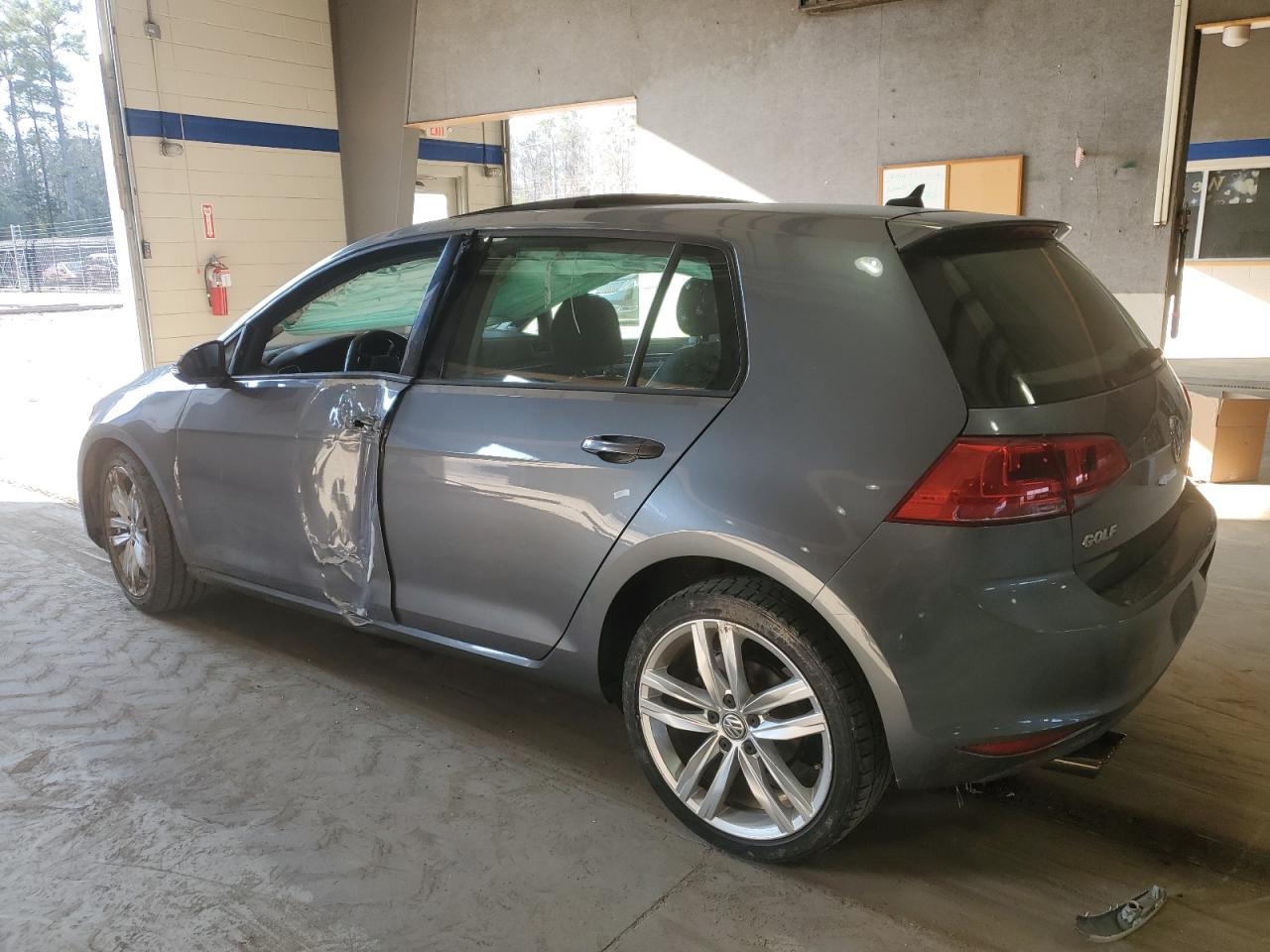 2015 Volkswagen Golf - Image 2