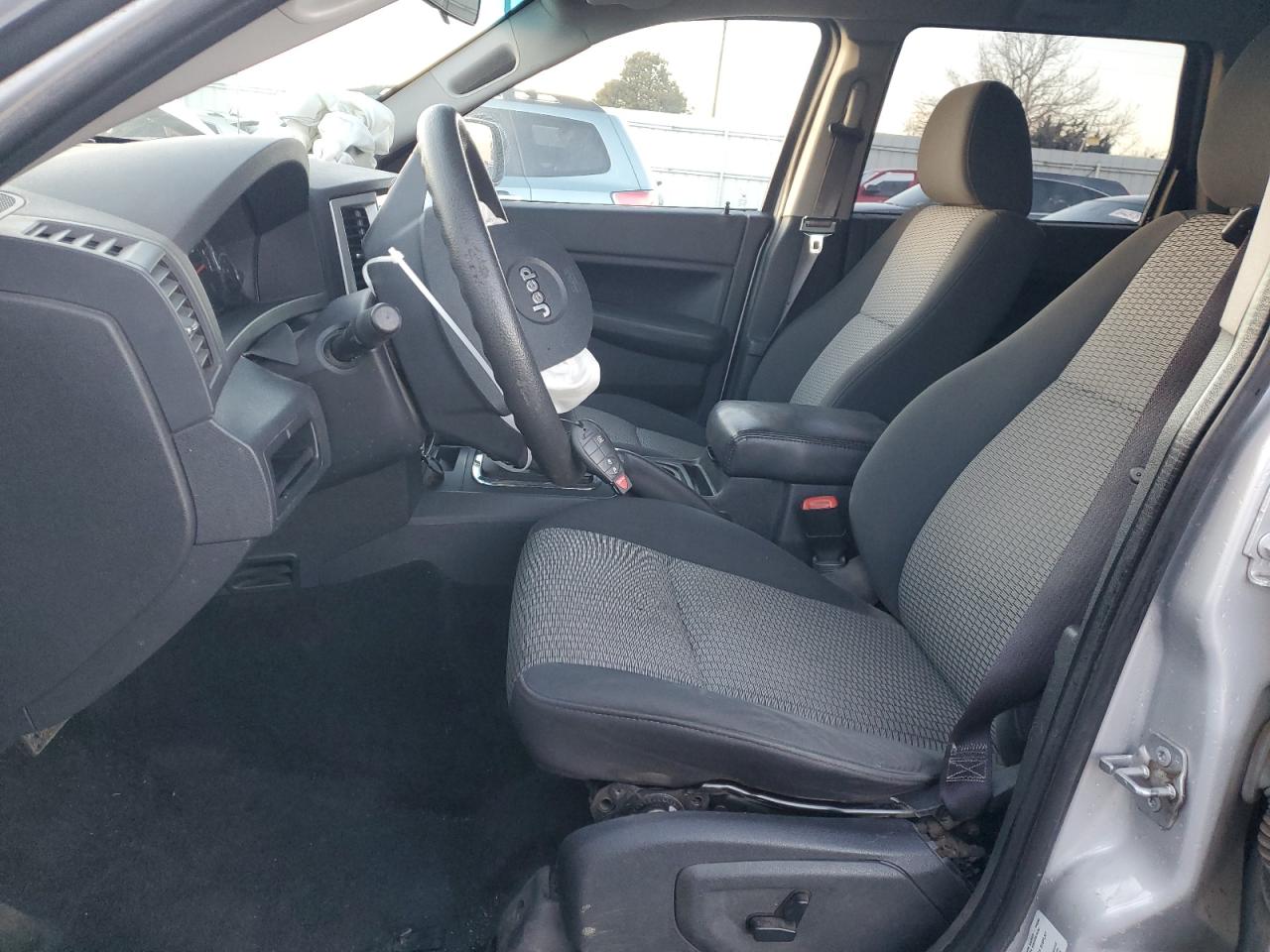 2010 Jeep Grand Cherokee - Image 7