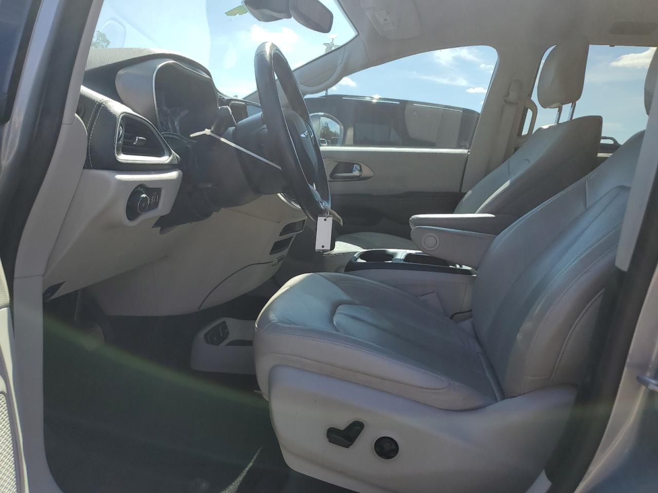 2021 Chrysler Pacifica - Image 7