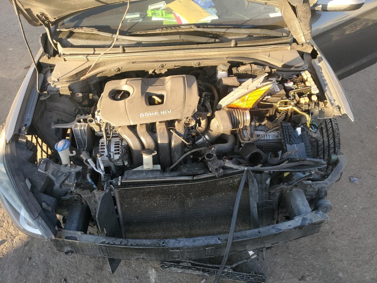 2018 Hyundai Elantra - Image 12
