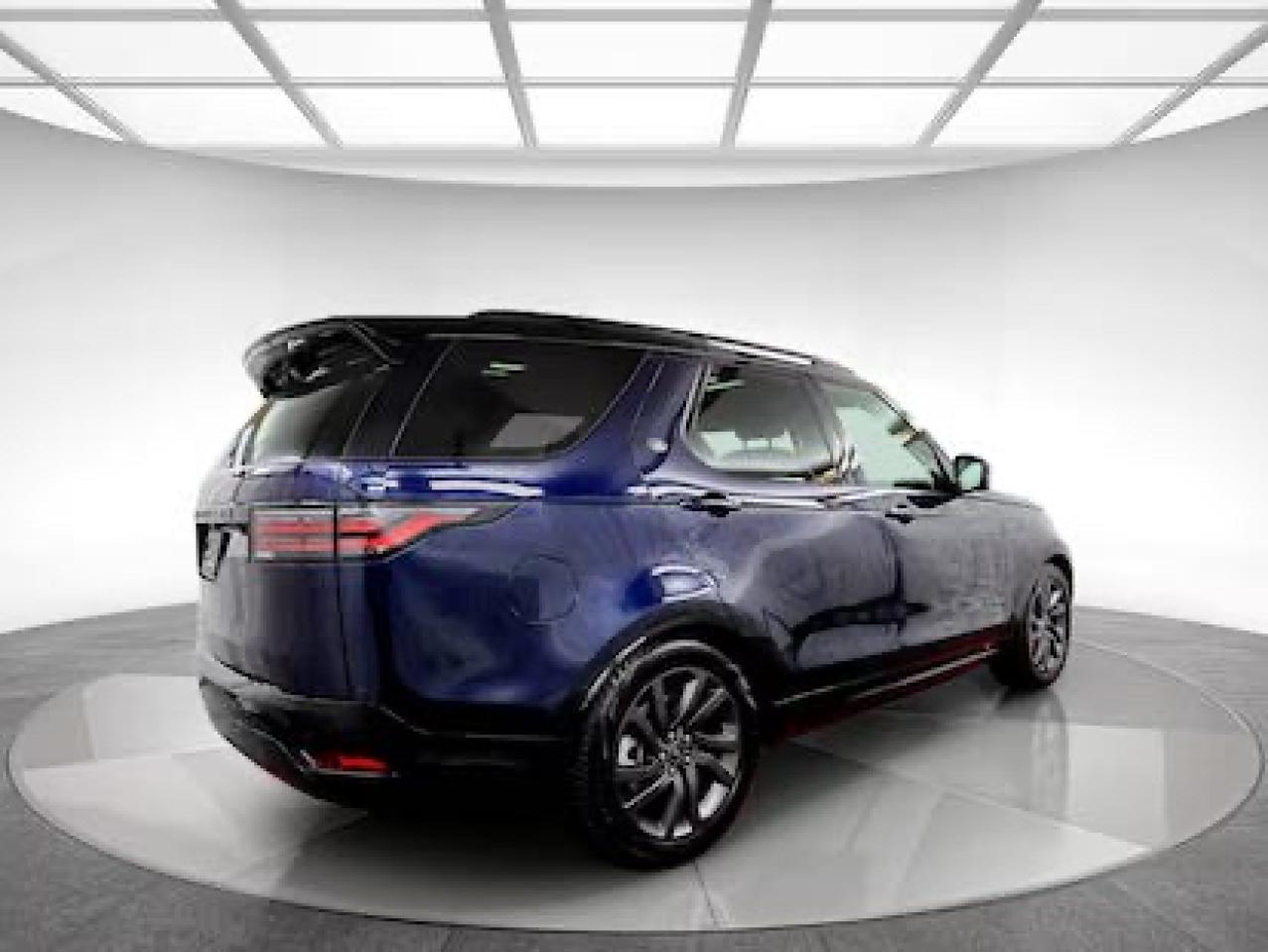 2022 Land Rover Discovery - Image 4
