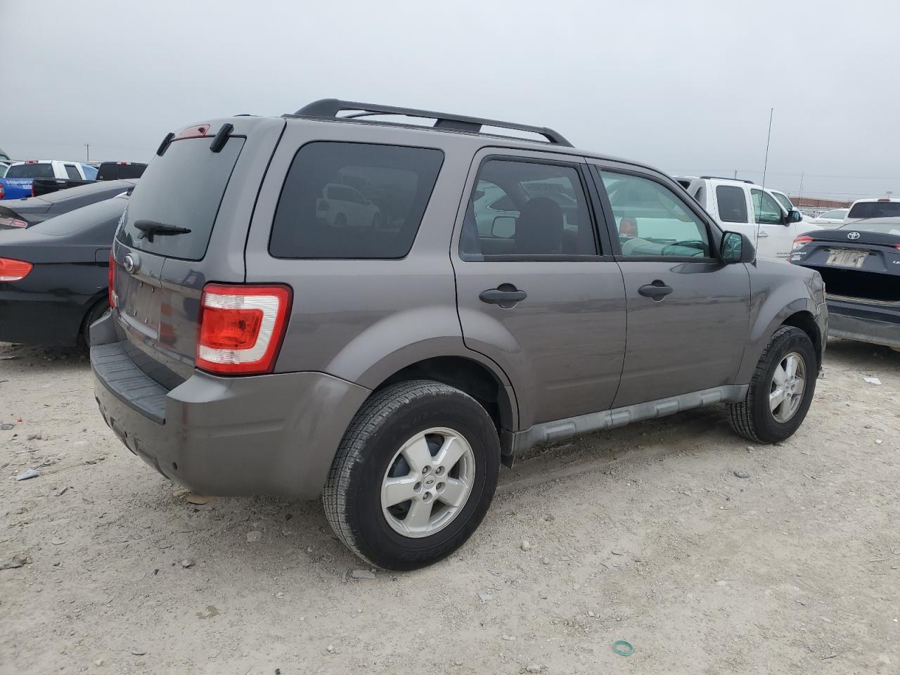 2009 Ford Escape - Image 3