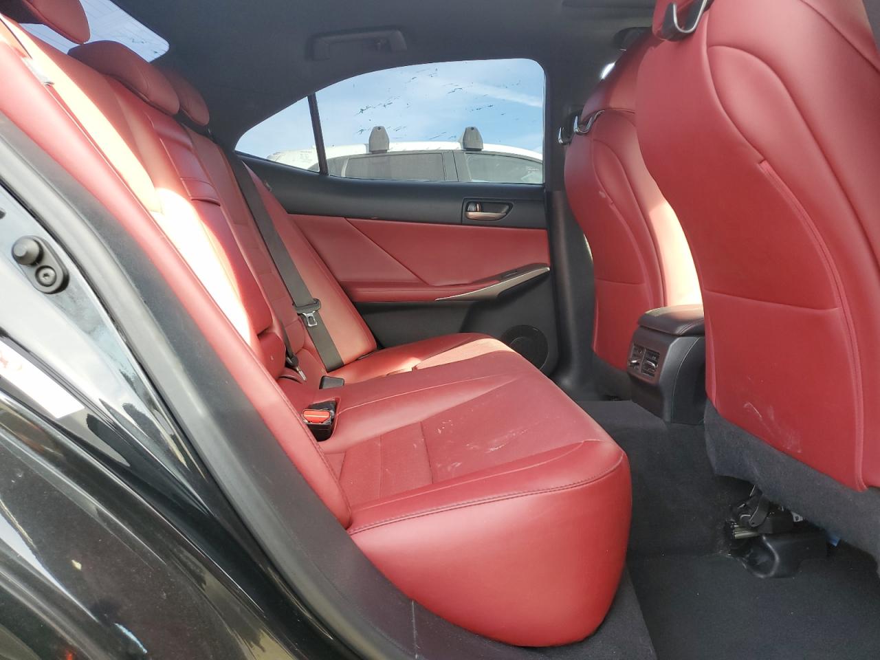 2017 Lexus IS - Image 10