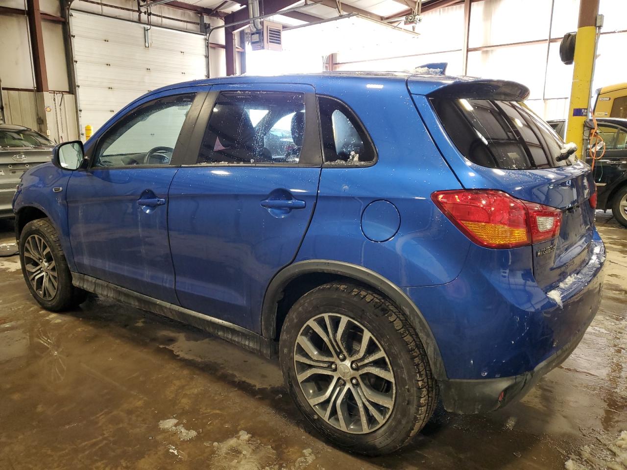 2017 Mitsubishi Outlander - Image 2
