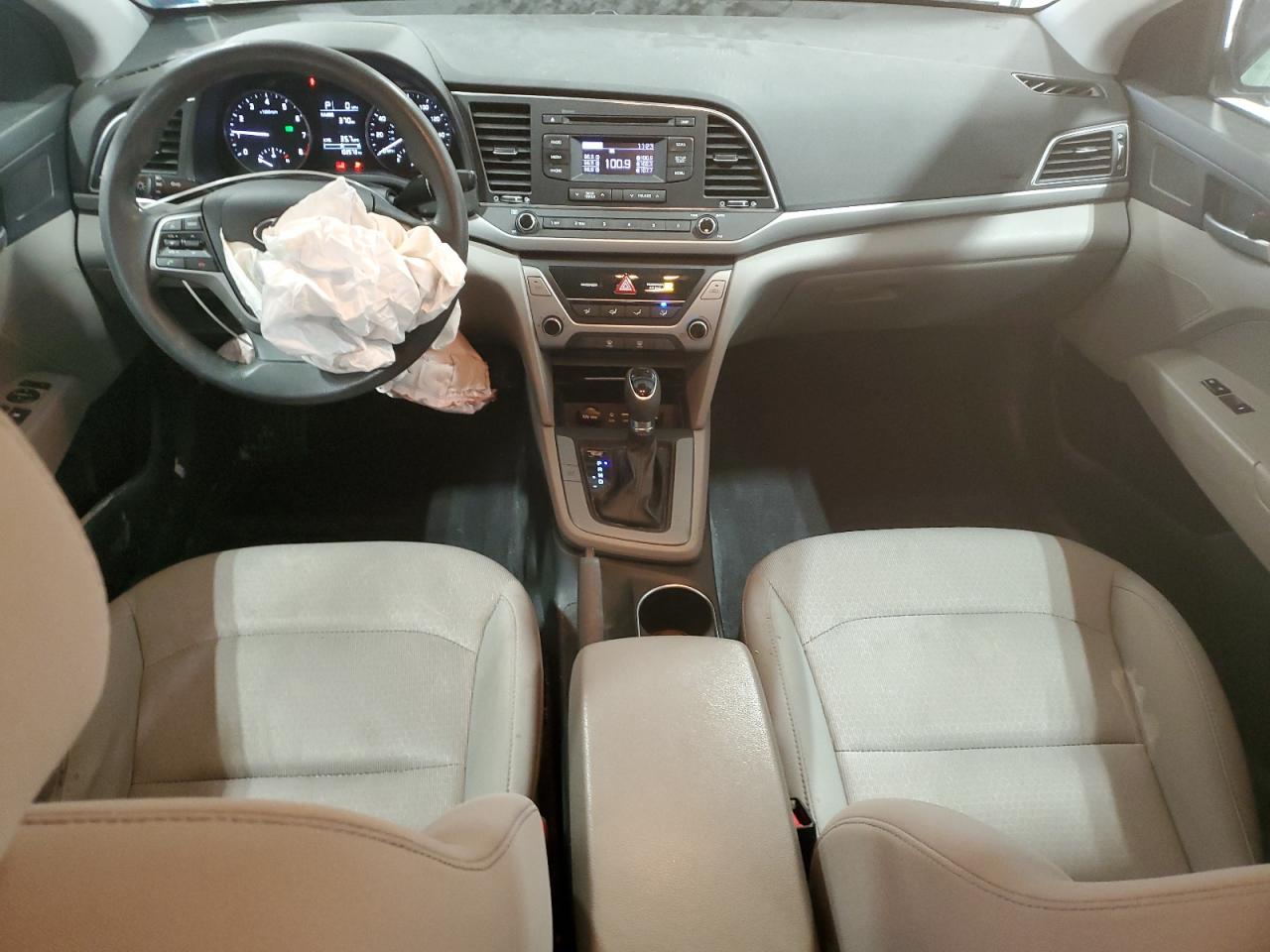 2018 Hyundai Elantra - Image 8