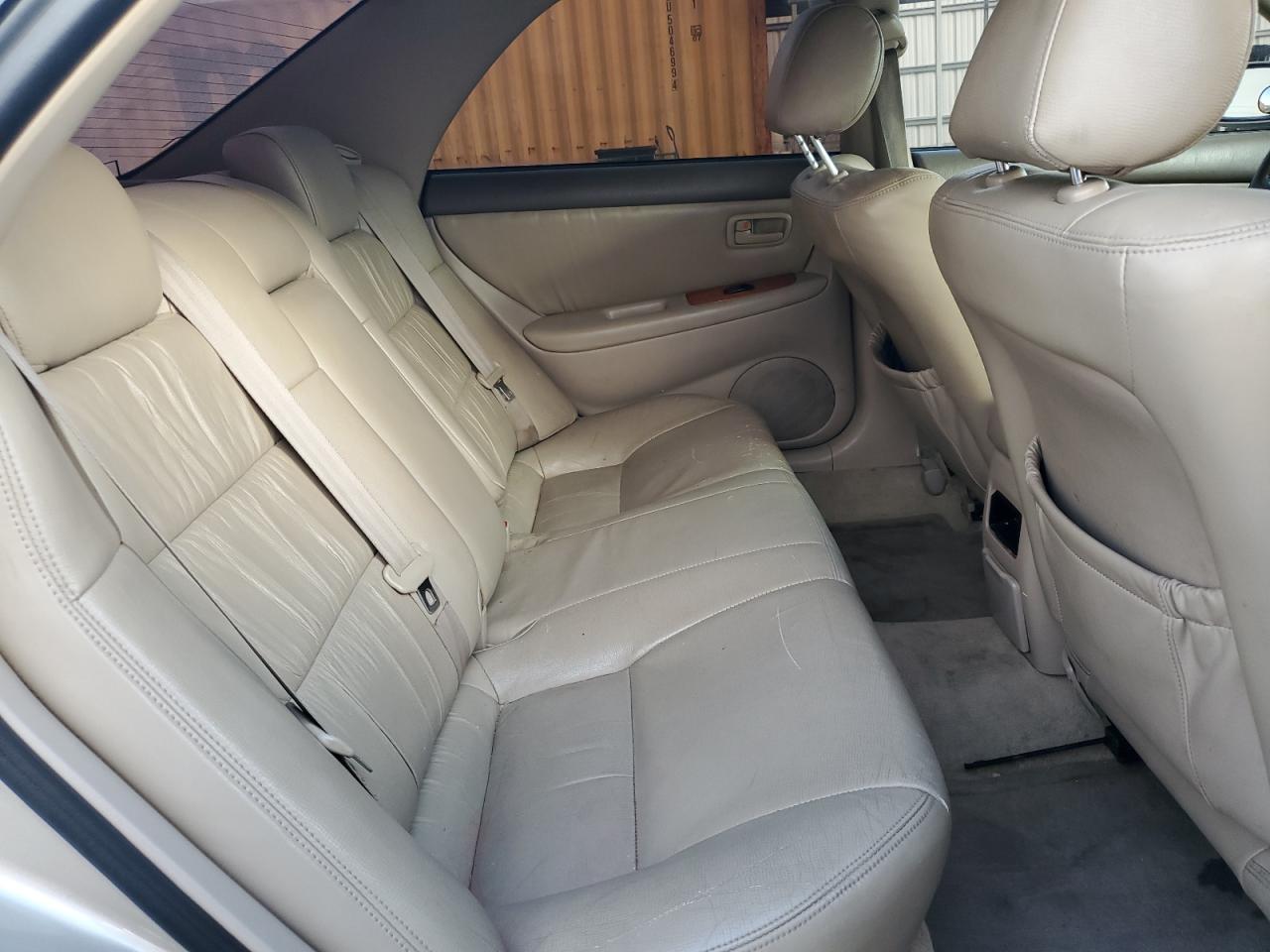 2000 Lexus ES - Image 10