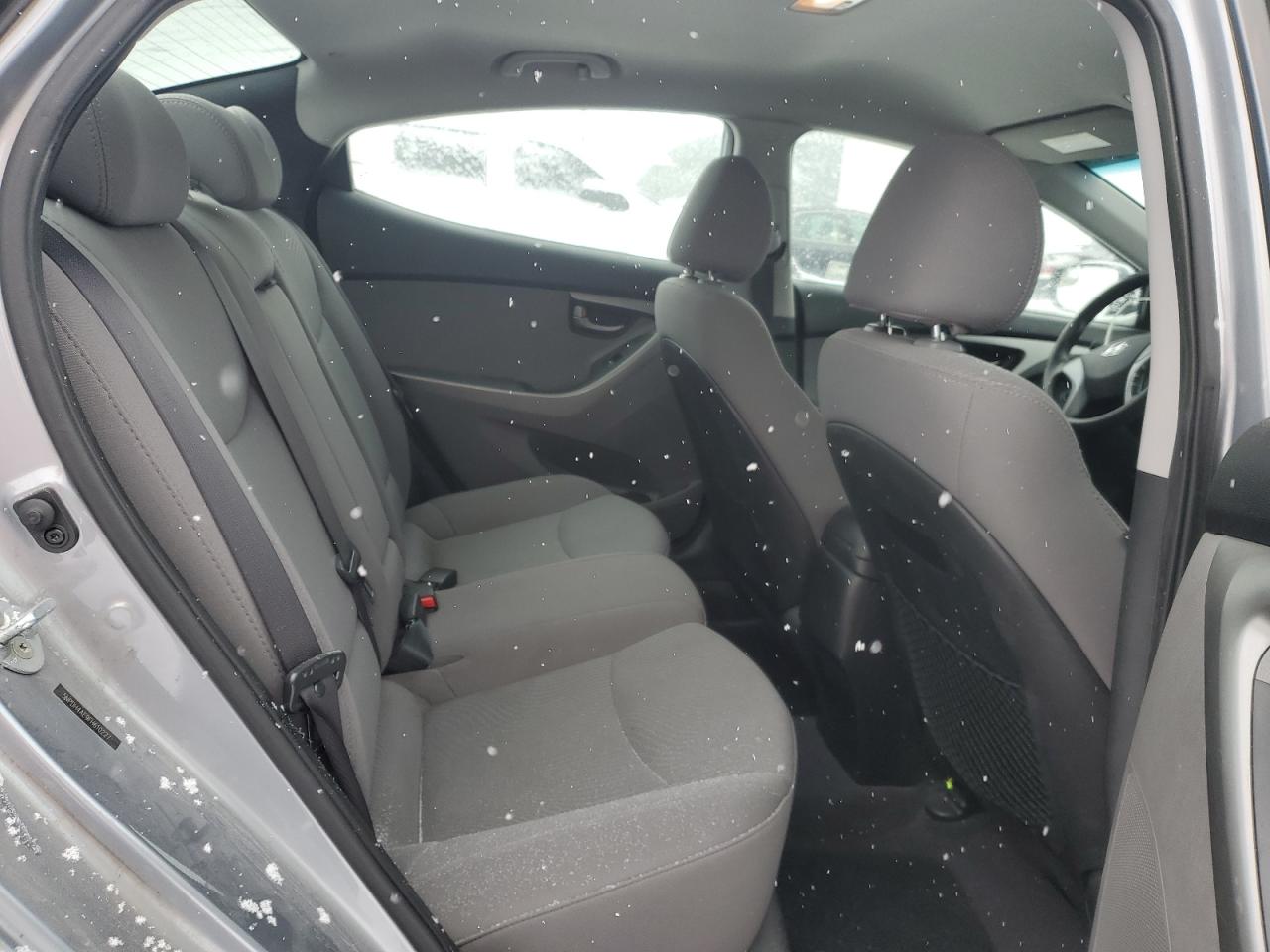 2015 Hyundai Elantra - Image 10