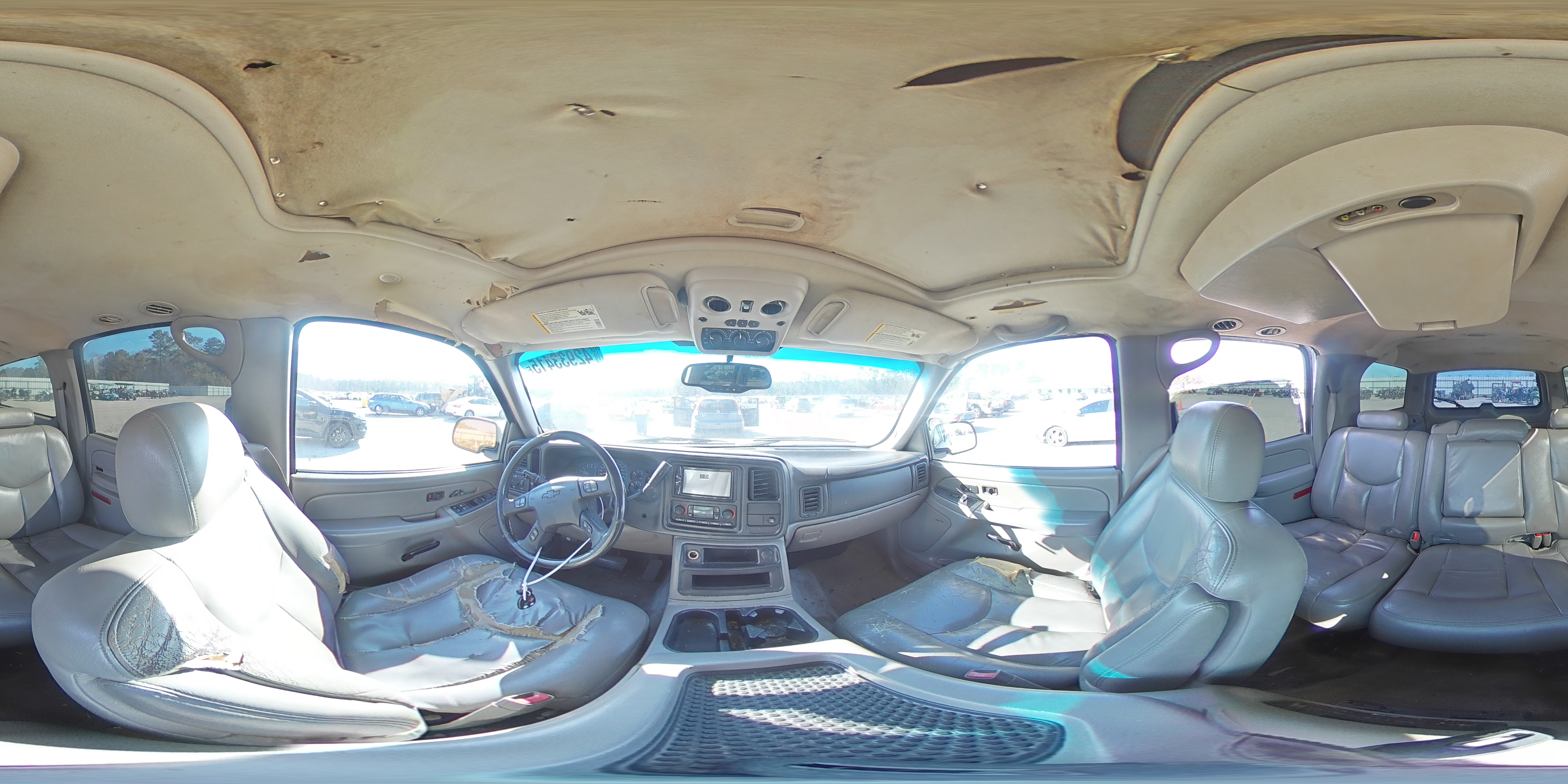 2005 Chevrolet Suburban - Image 14