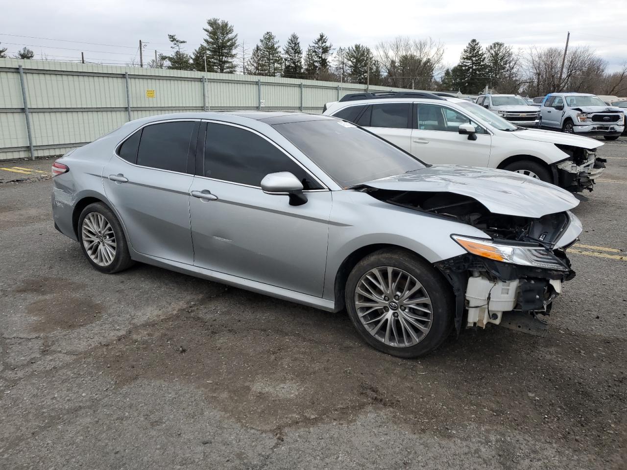 VIN 4T1B11HK6JU132025 2018 TOYOTA CAMRY no.4