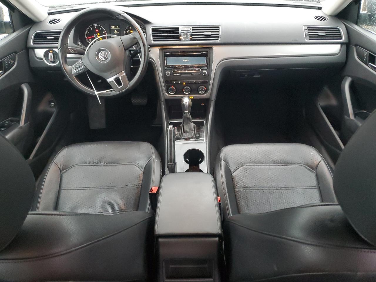 2014 Volkswagen Passat - Image 8