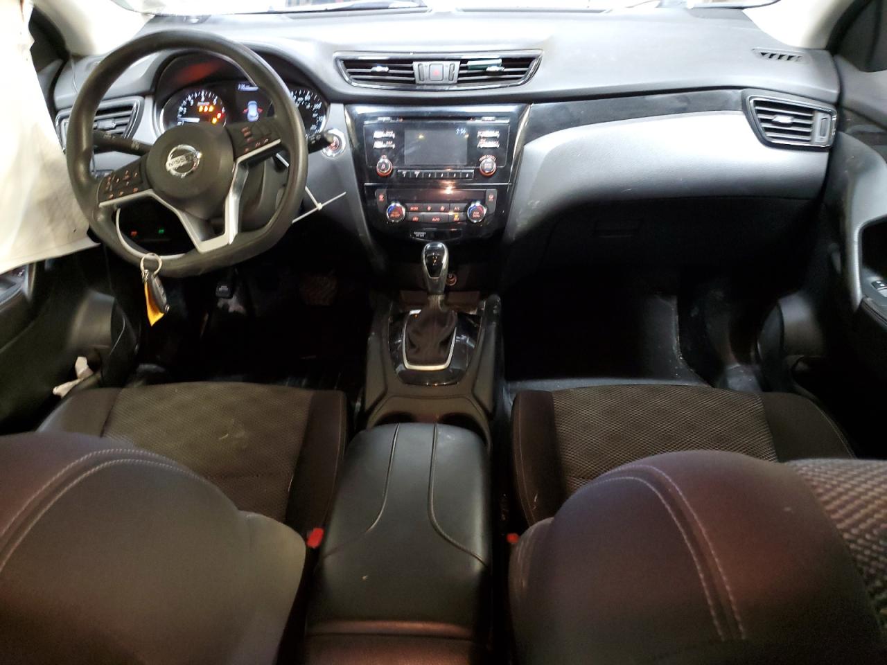 2017 Nissan Rogue - Image 8