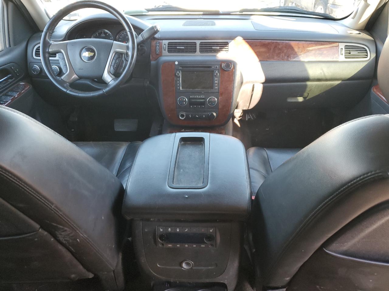 2011 Chevrolet Suburban - Image 8