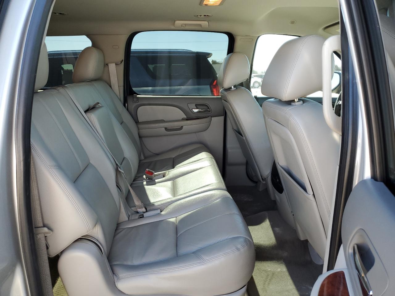 2013 Chevrolet Suburban - Image 11