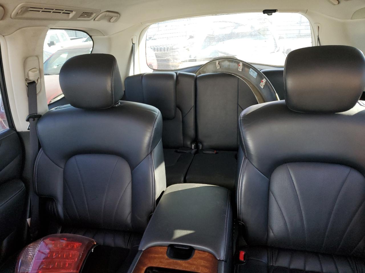 2015 Infiniti QX80 - Image 10