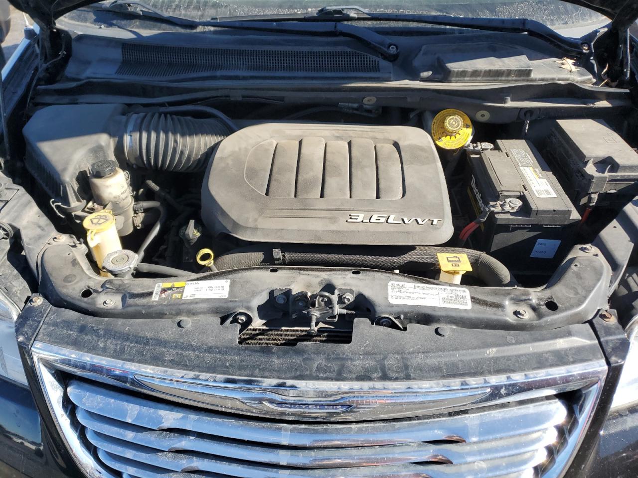 2016 Chrysler Town & Country - Image 12