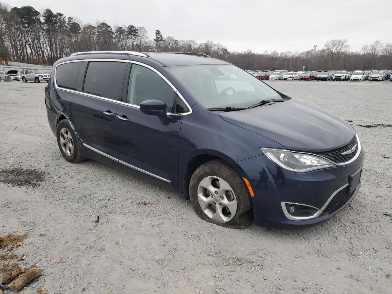 2017 Chrysler Pacifica - Image 4