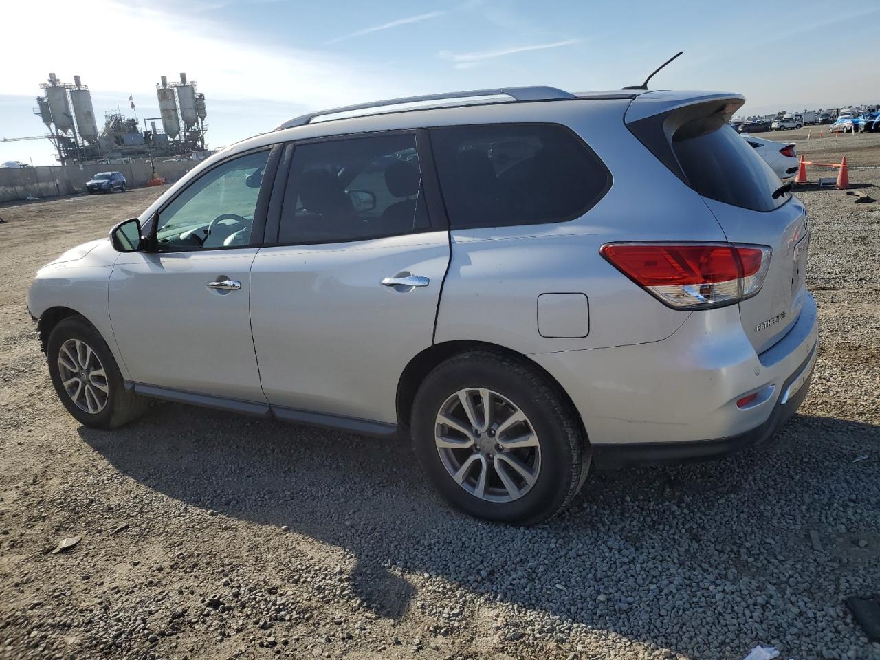 2015 Nissan Pathfinder - Image 2