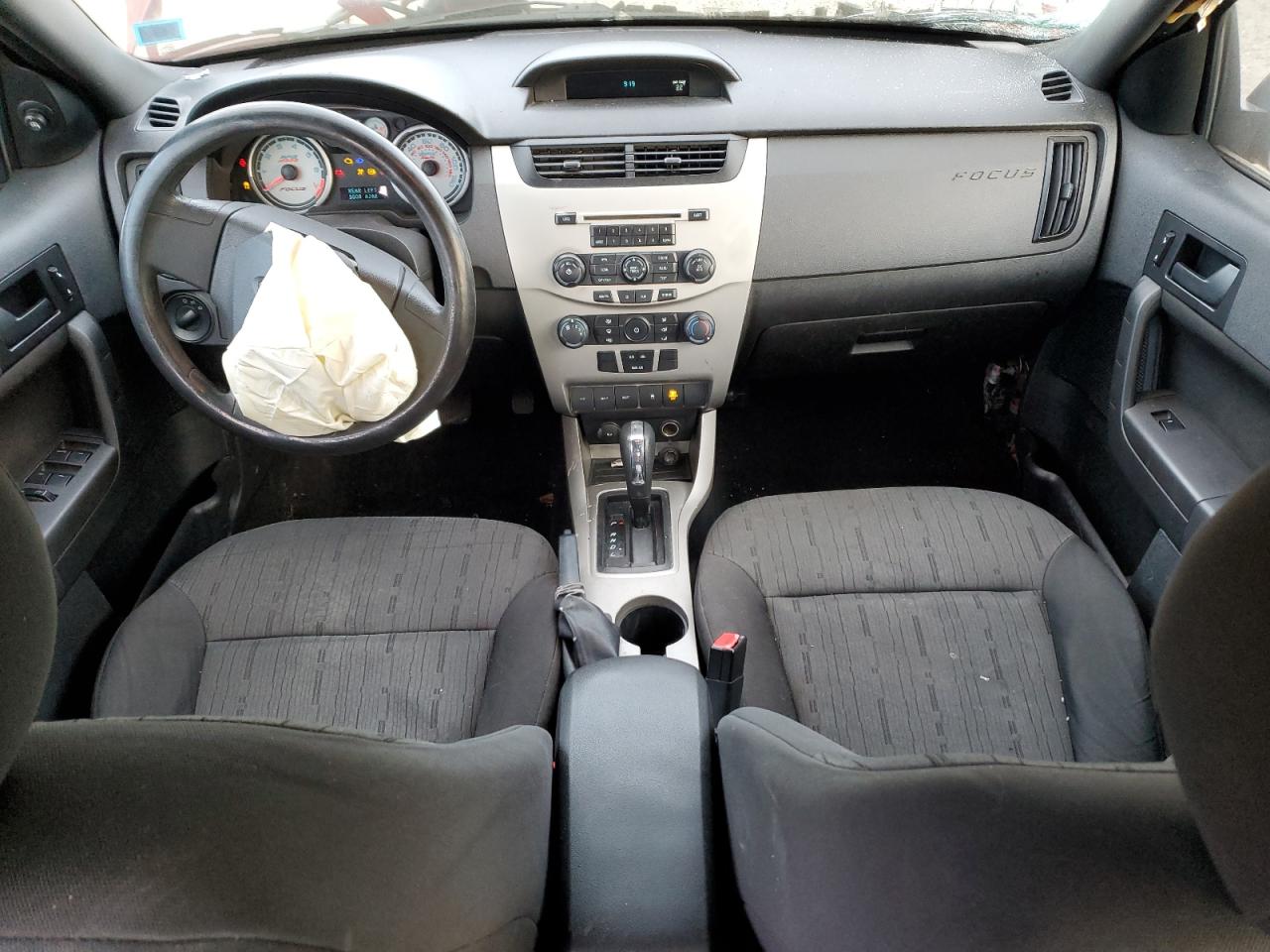2010 Ford Focus - Image 8