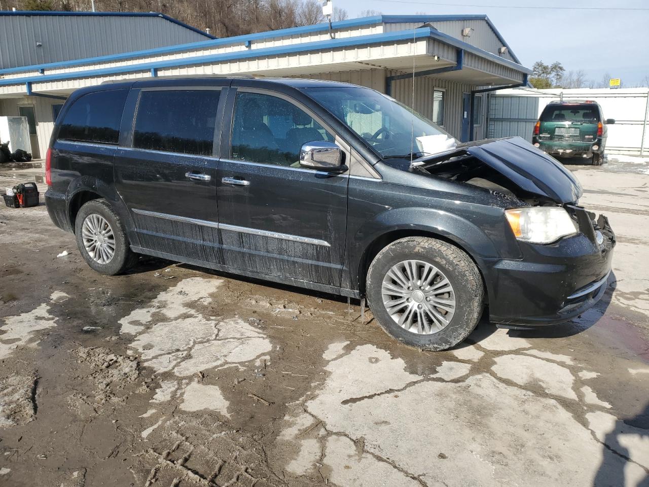 2014 Chrysler Town & Country - Image 4