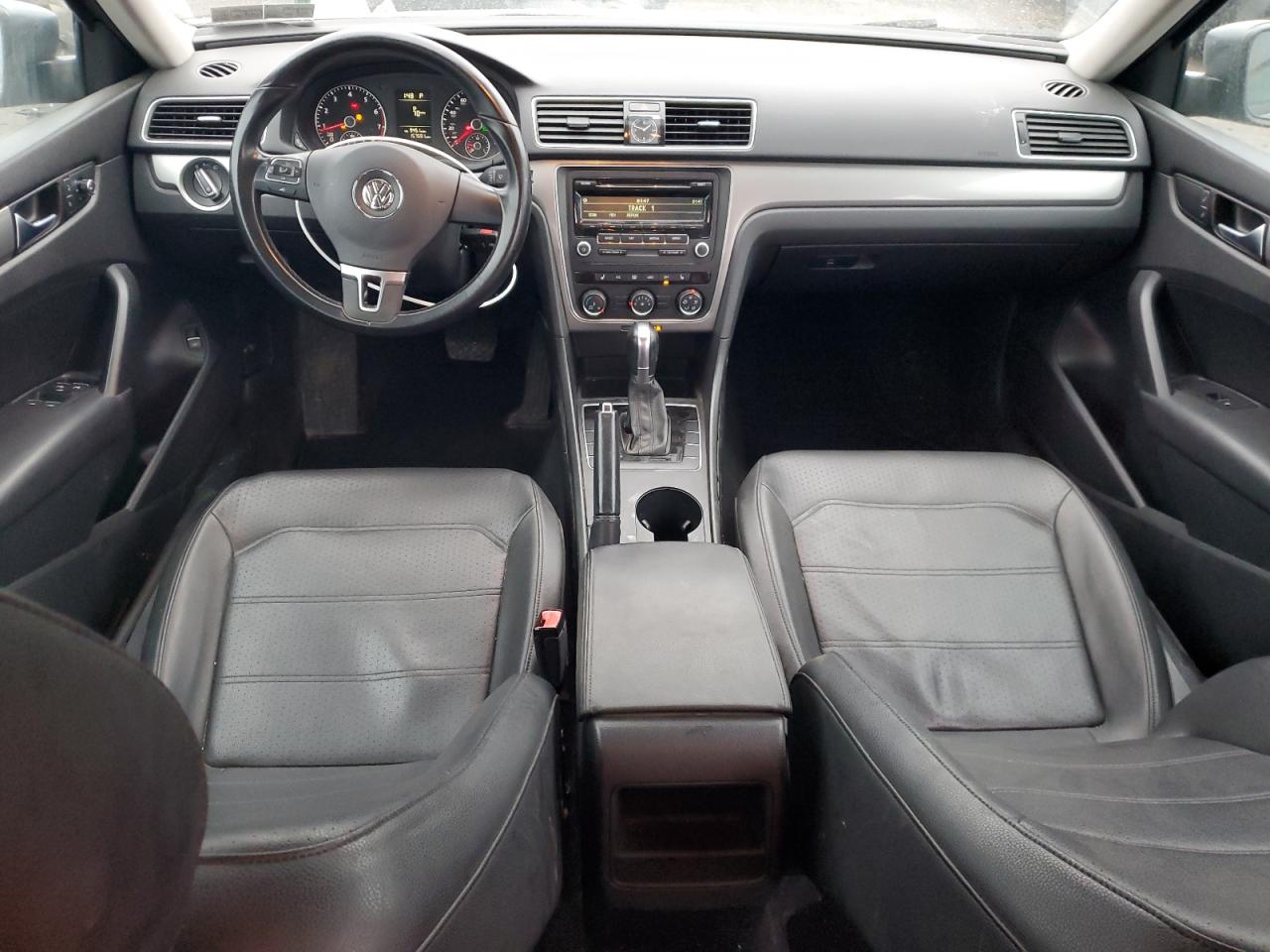 2014 Volkswagen Passat - Image 8