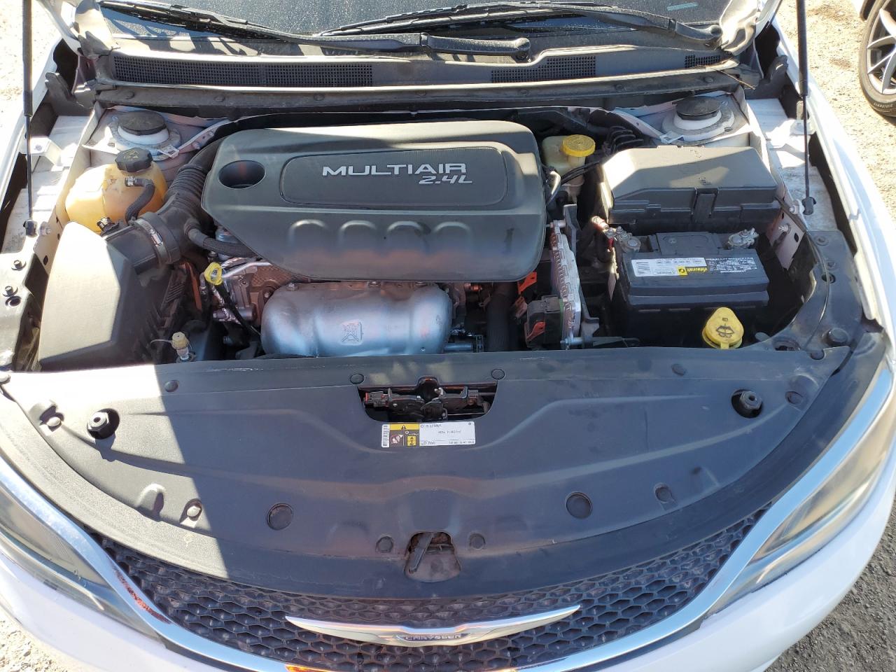 2016 Chrysler 200 - Image 11