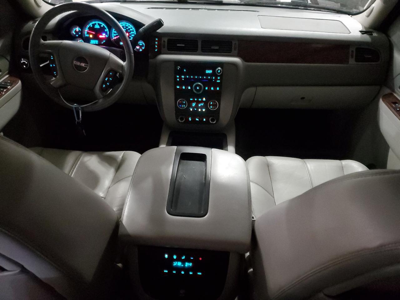 2011 GMC Yukon - Image 8