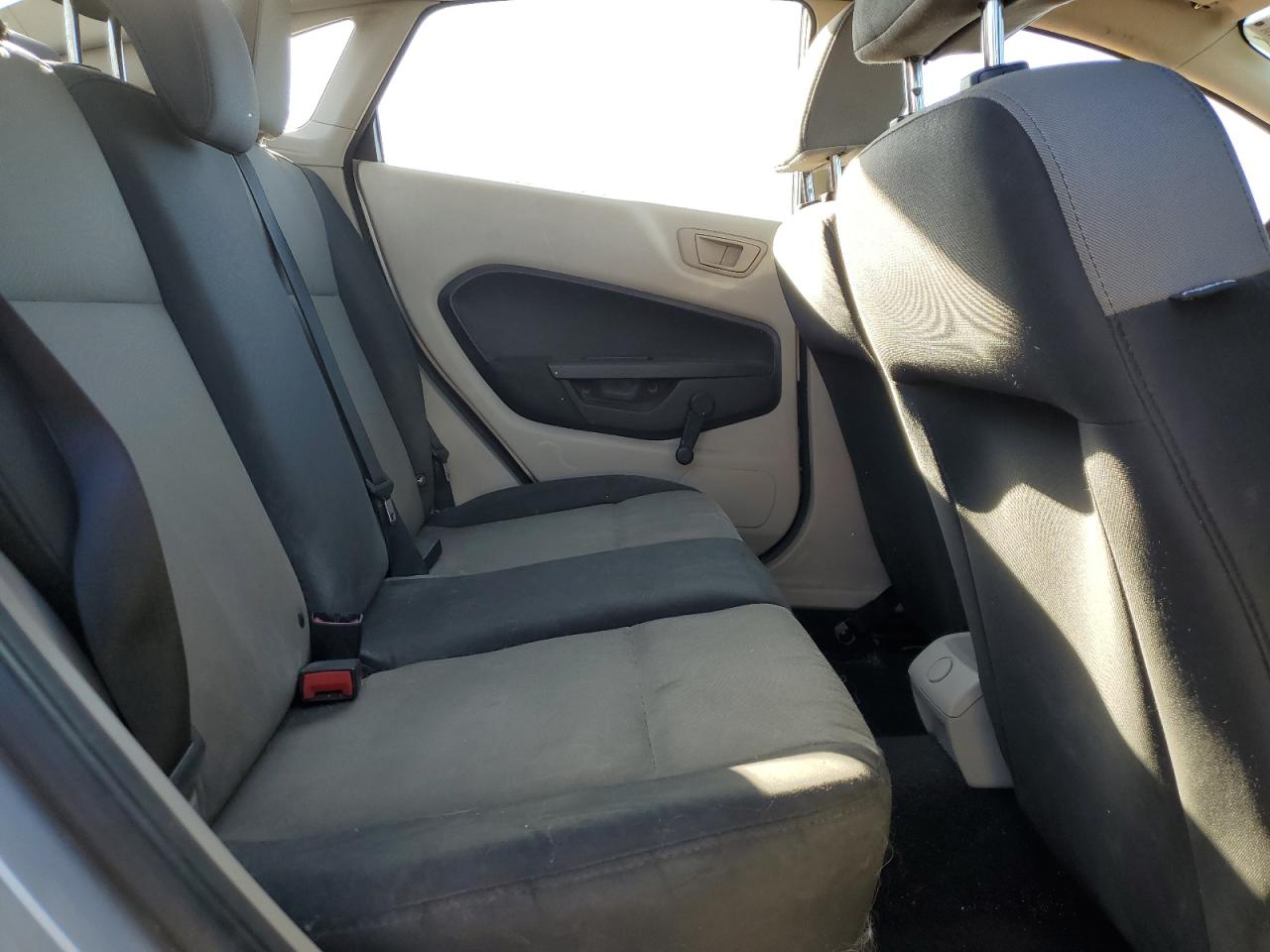 2012 Ford Fiesta - Image 10