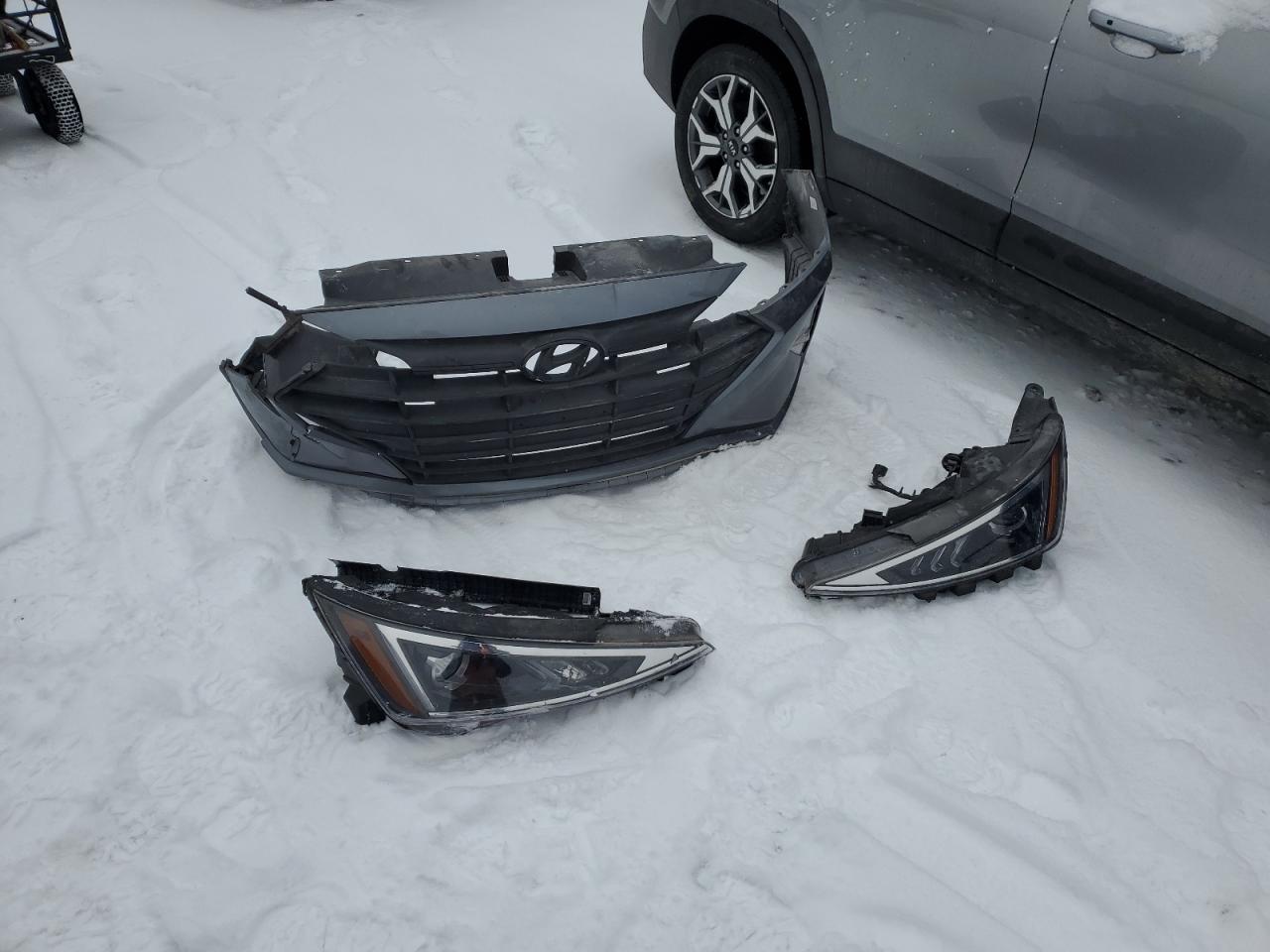 2019 Hyundai Elantra - Image 12