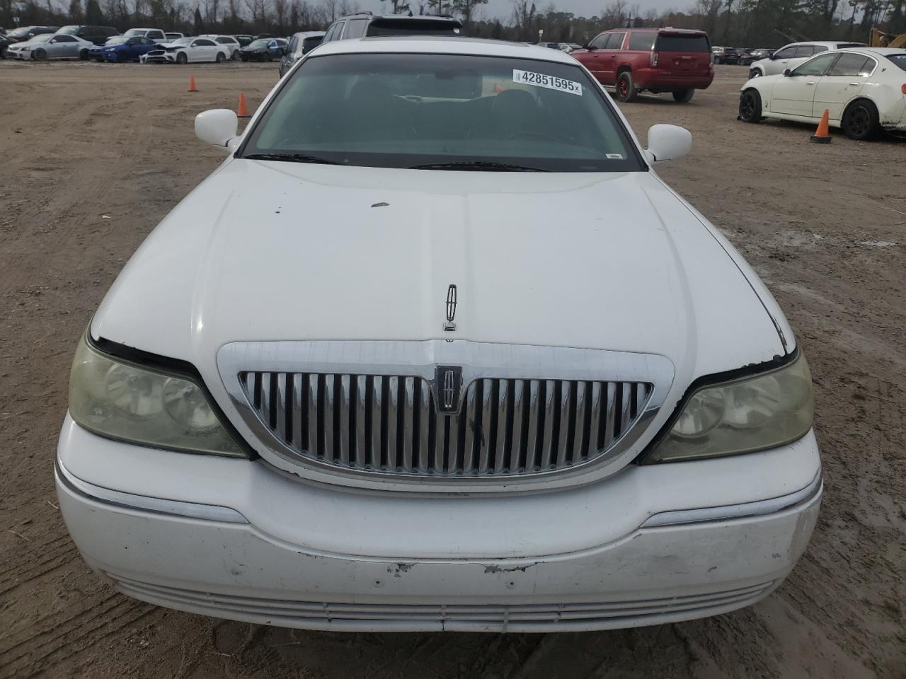 2005 Lincoln Town Car - Image 5