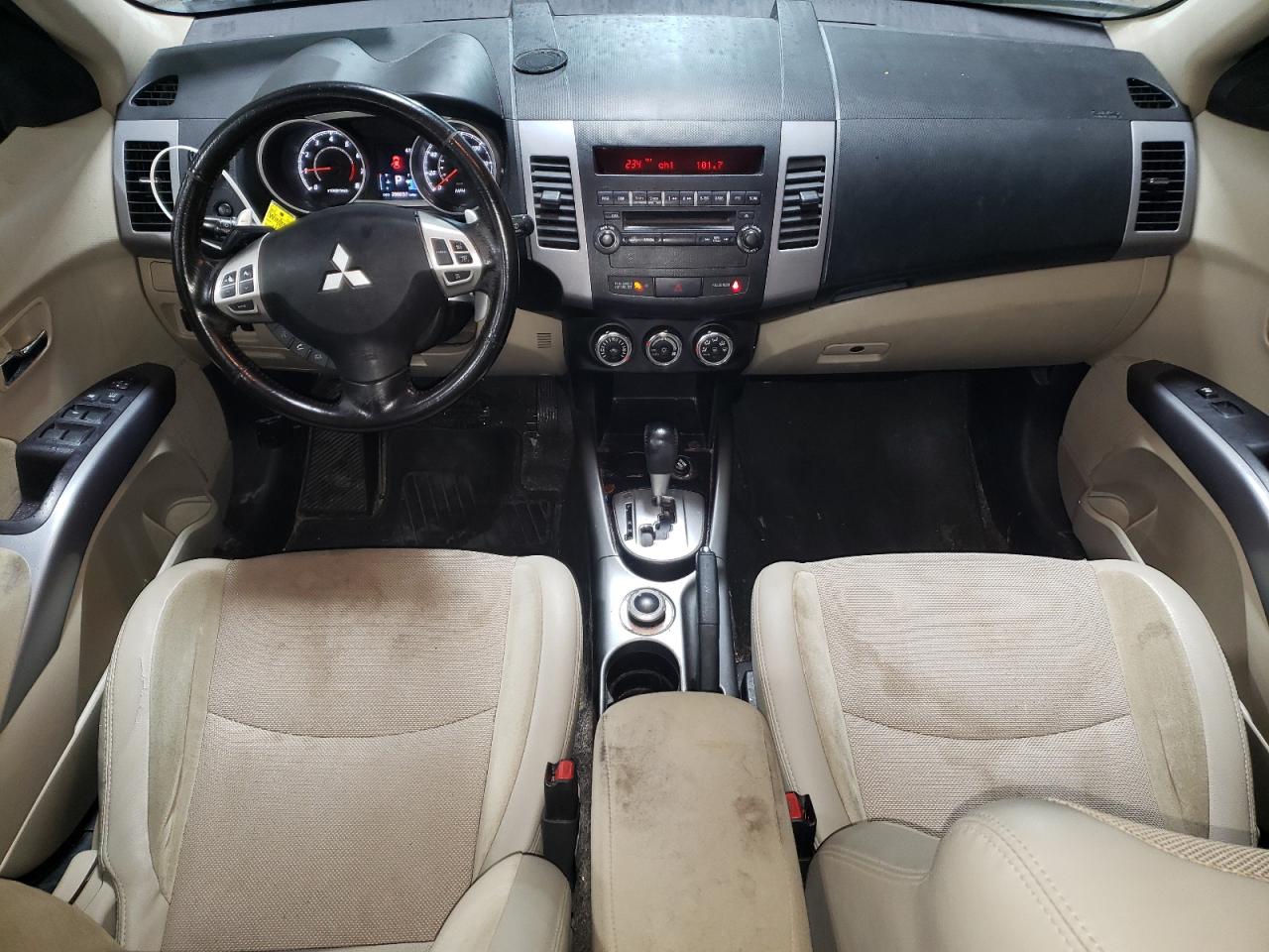 2013 Mitsubishi Outlander - Image 8