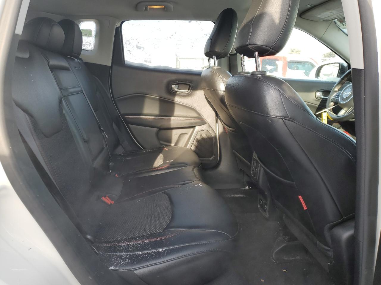 2018 Jeep Compass - Image 11