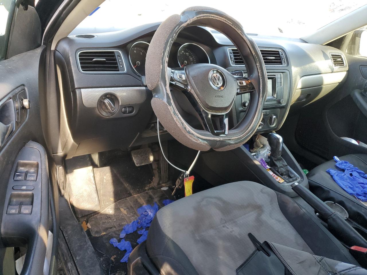 2017 Volkswagen Jetta - Image 8