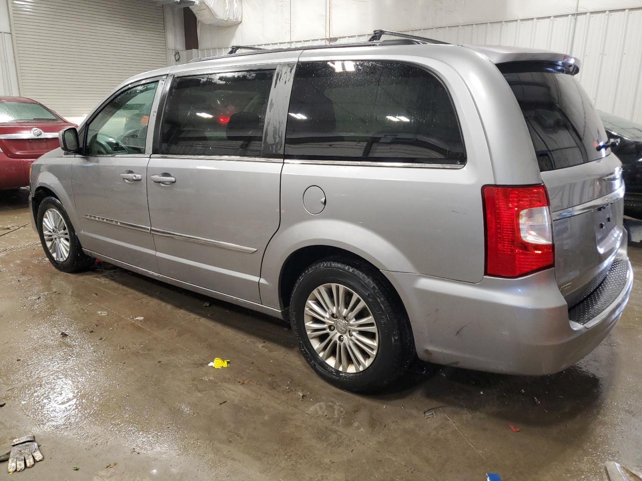2015 Chrysler Town & Country - Image 2