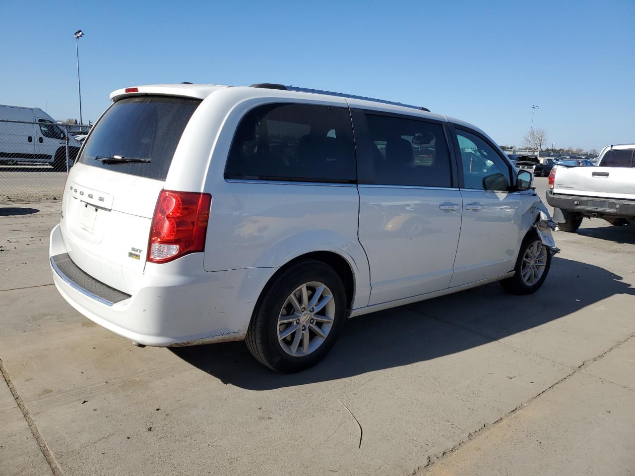 2018 Dodge Caravan - Image 3