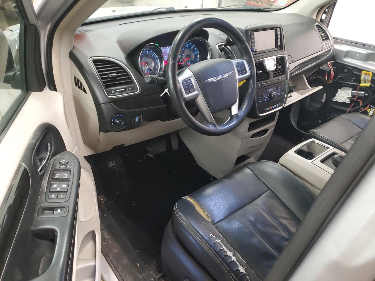 2012 Chrysler Town & Country - Image 8