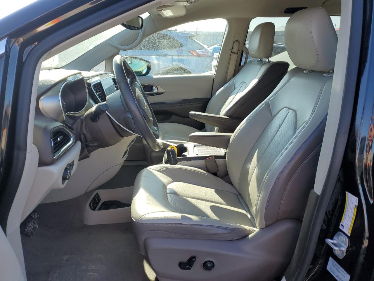 2017 Chrysler Pacifica - Image 7