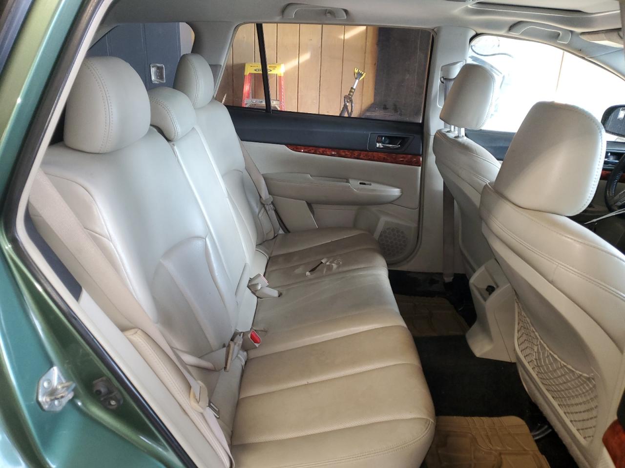 2010 Subaru Outback - Image 11