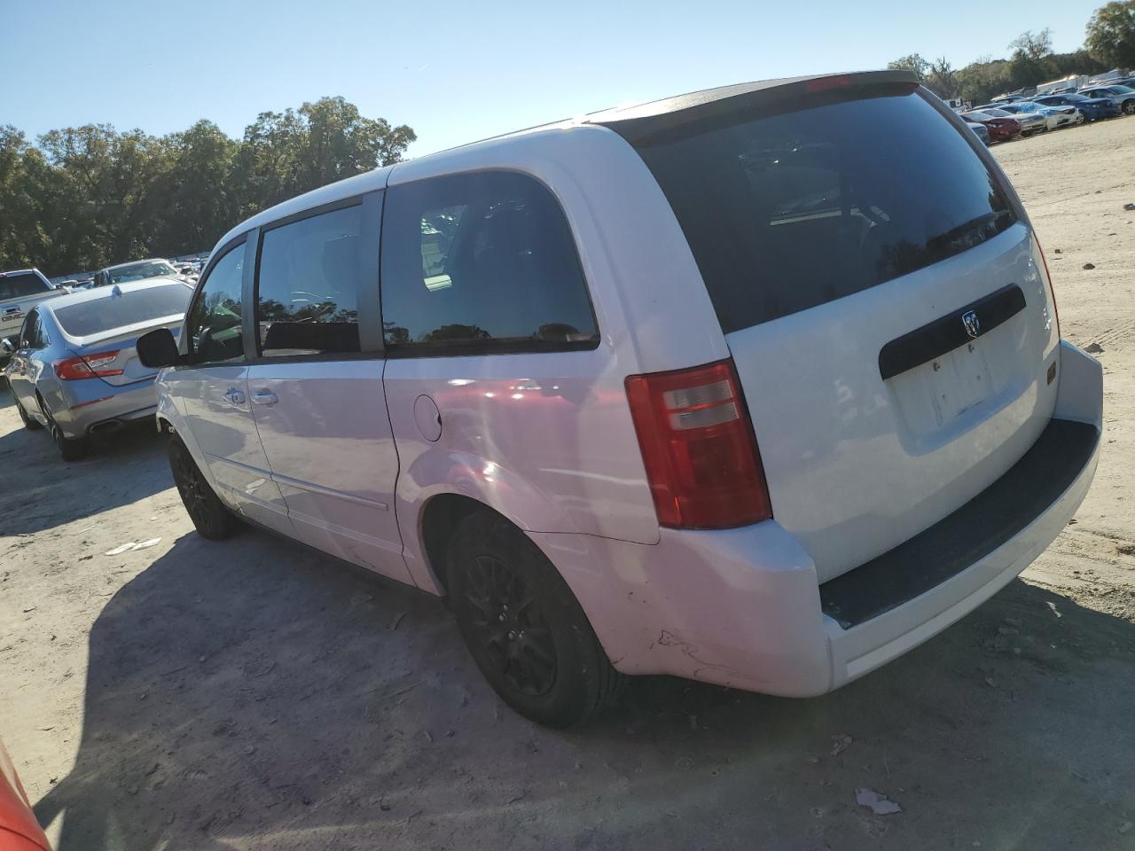 2009 Dodge Caravan - Image 2