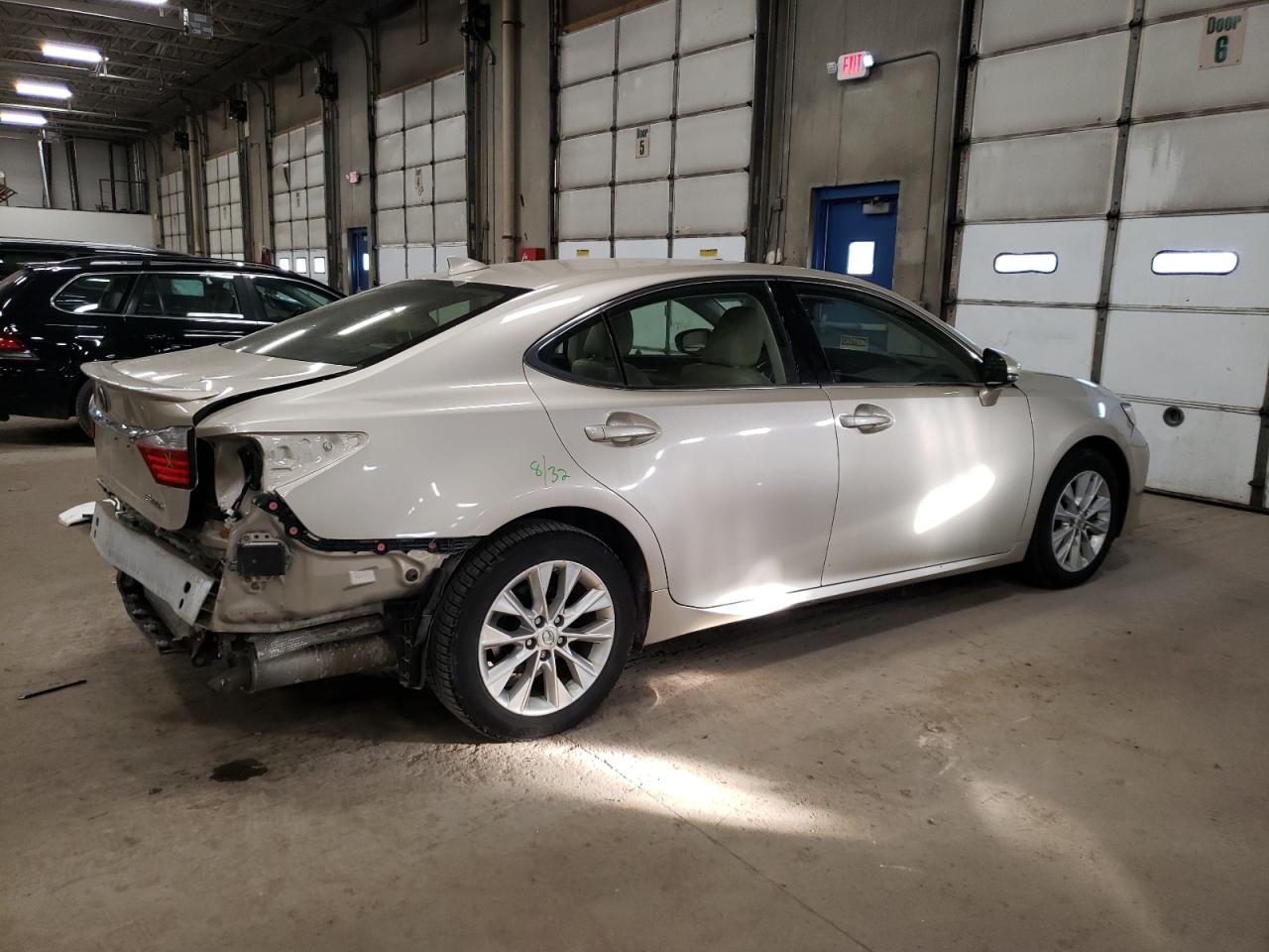 2015 Lexus ES - Image 3