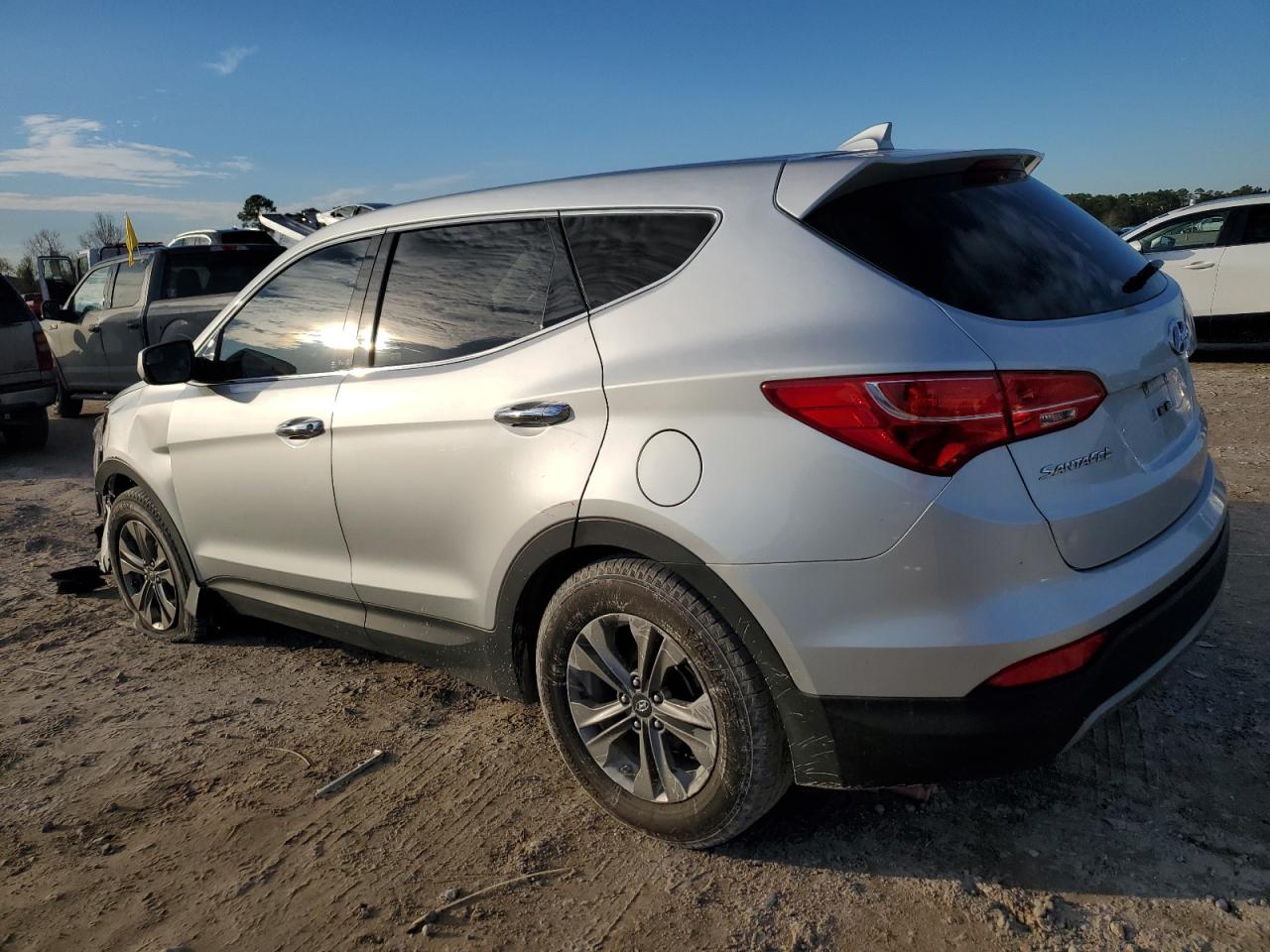 2016 Hyundai Santa Fe - Image 2