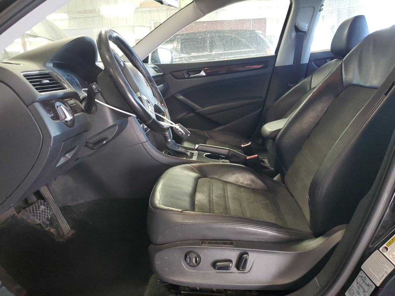 2015 Volkswagen Passat - Image 7