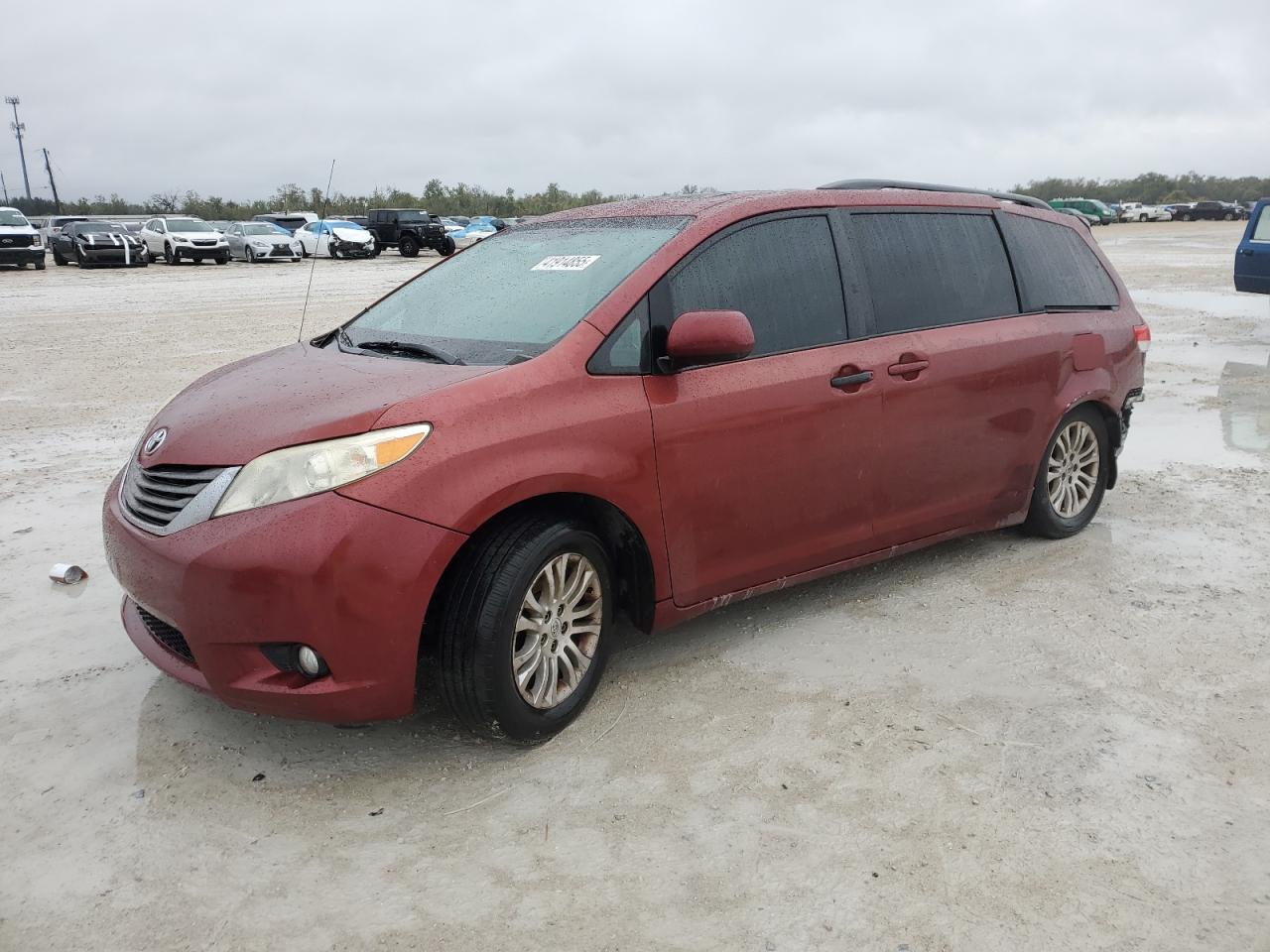 2012 Toyota Sienna - Image 1