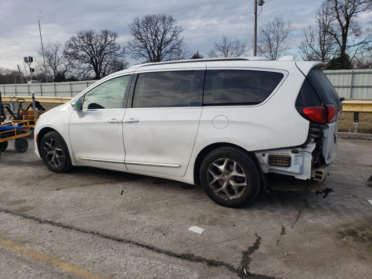 2020 Chrysler Pacifica - Image 2