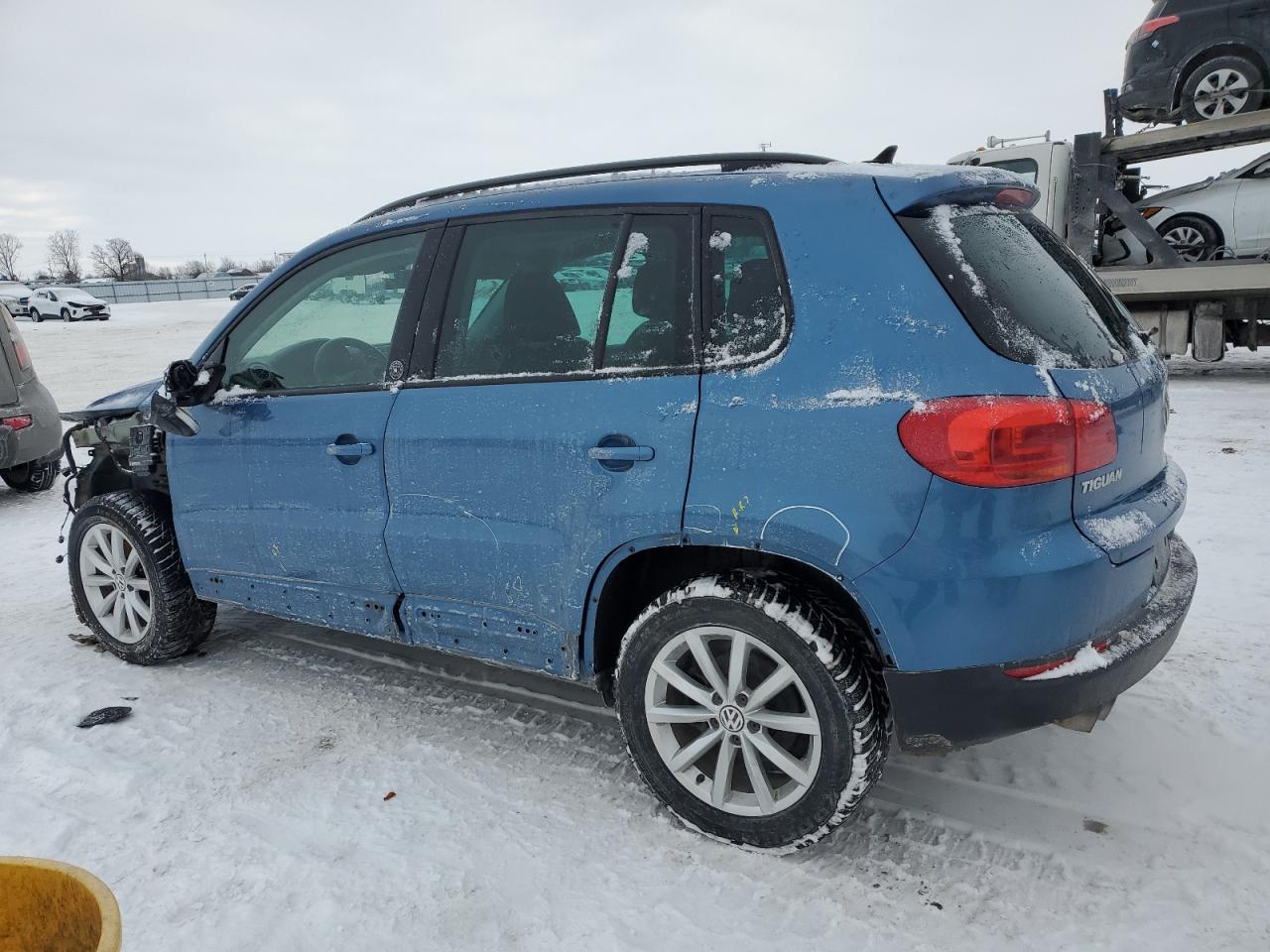 2017 Volkswagen Tiguan - Image 2