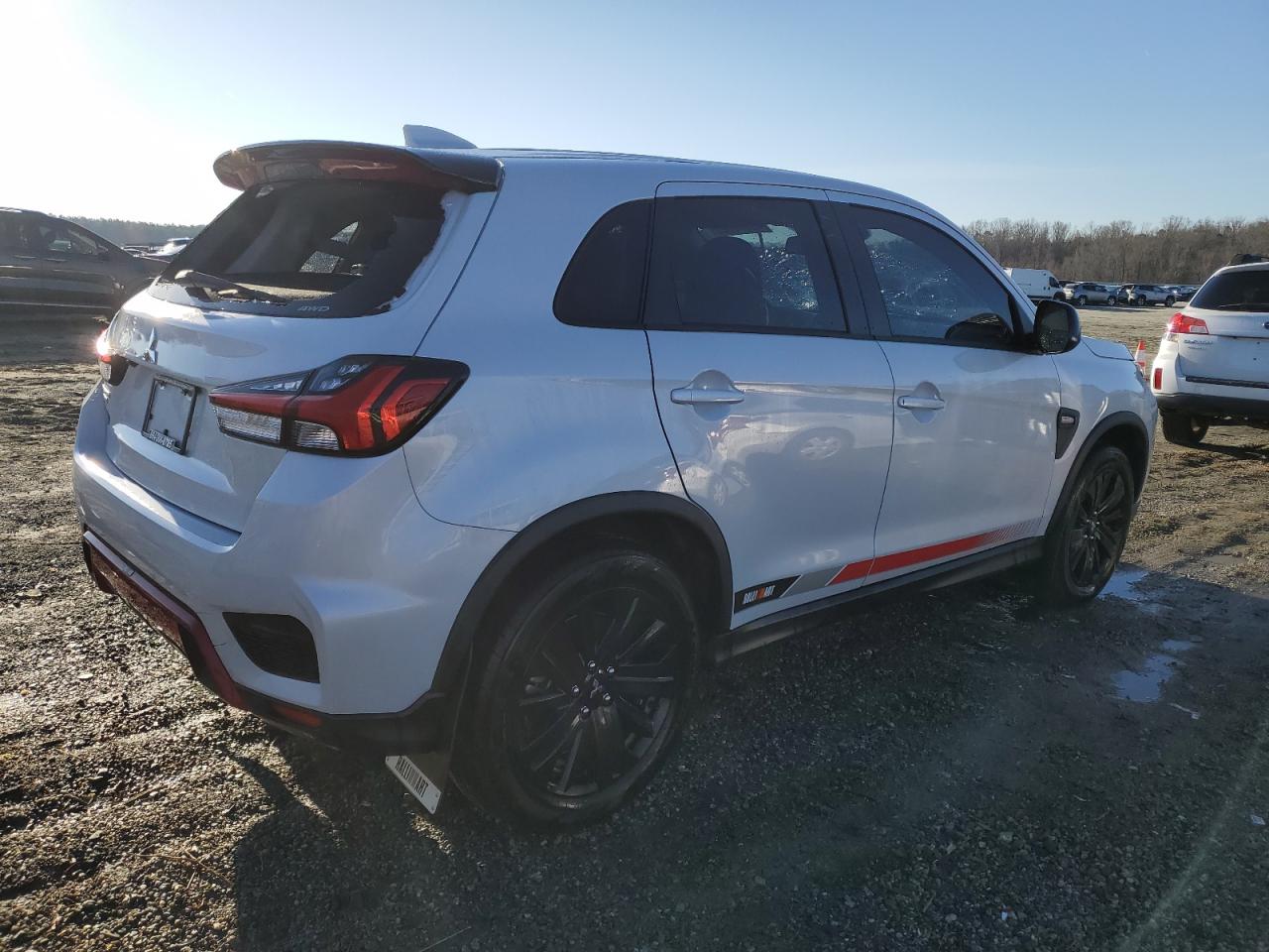 2024 Mitsubishi Outlander - Image 3