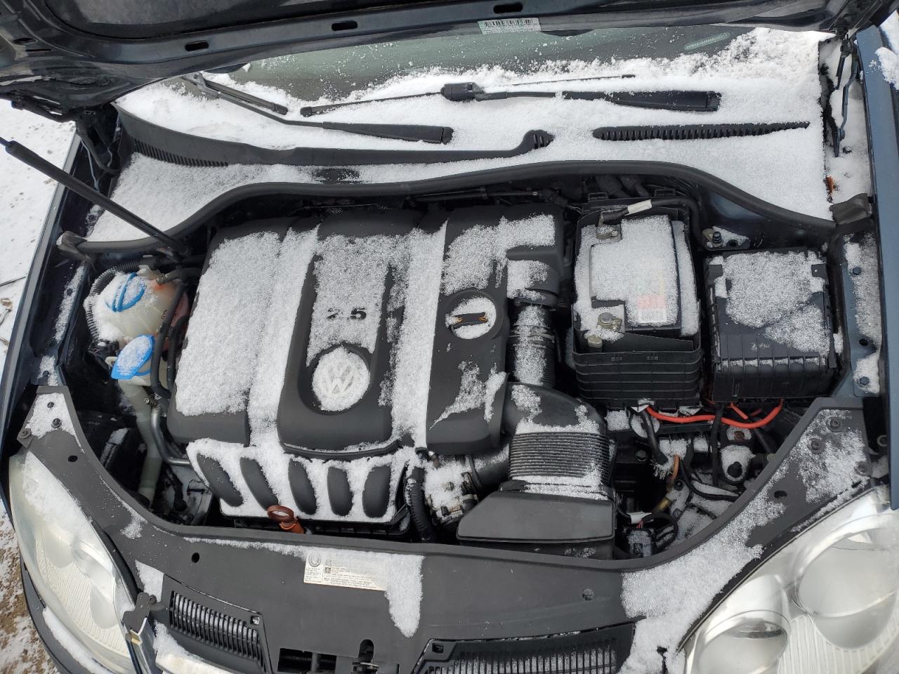 2010 Volkswagen Jetta - Image 11