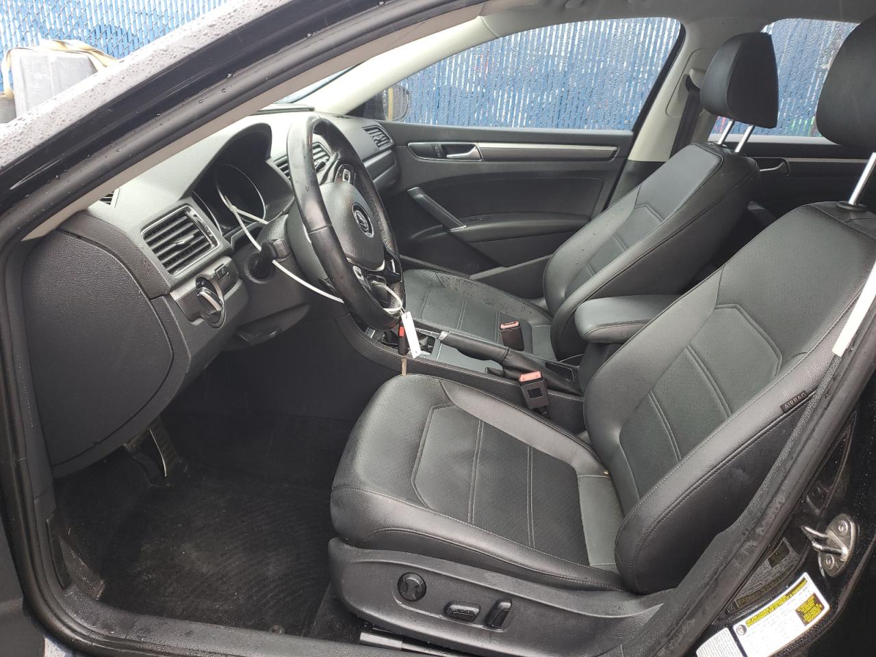 2017 Volkswagen Passat - Image 7