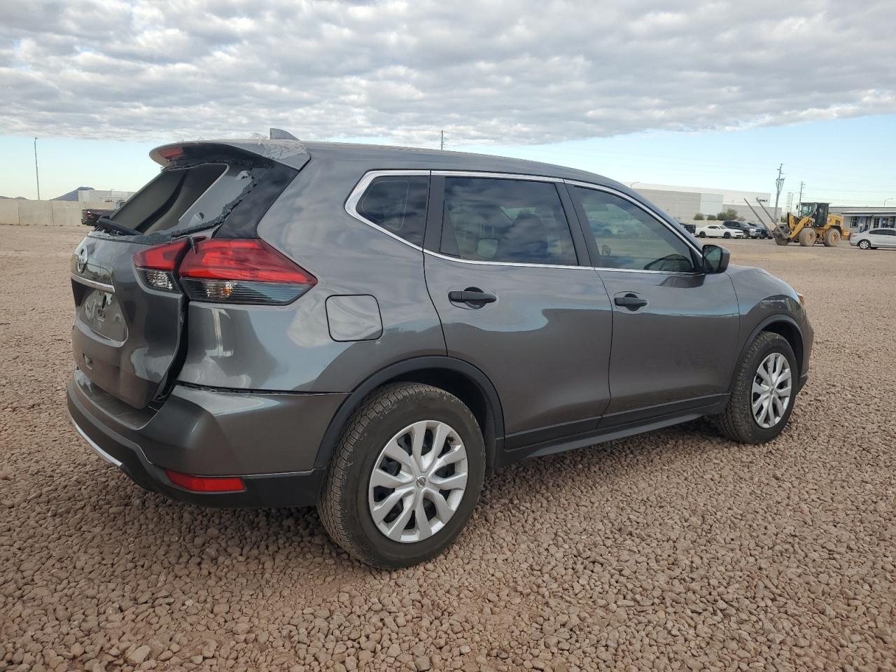 2017 Nissan Rogue - Image 3